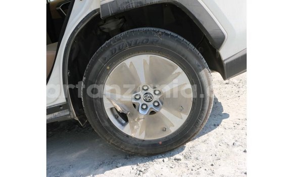 Nunua Imported Toyota 4Runner Nyeupe Gari ndani ya Import - Dubai nchini Arusha Nunua Imported Toyota 4Runner Nyeupe Gari ndani ya Import - Dubai nchini Arusha