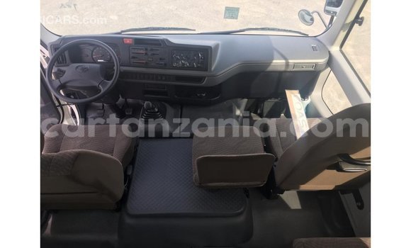 Nunua Imported Toyota Coaster Nyeupe Gari ndani ya Import - Dubai nchini Arusha Nunua Imported Toyota Coaster Nyeupe Gari ndani ya Import - Dubai nchini Arusha