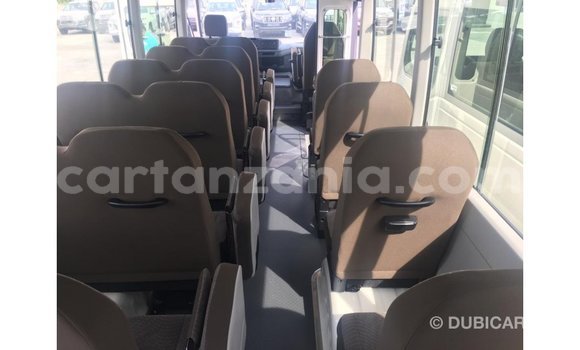 Nunua Imported Toyota Coaster Nyeupe Gari ndani ya Import - Dubai nchini Arusha Nunua Imported Toyota Coaster Nyeupe Gari ndani ya Import - Dubai nchini Arusha