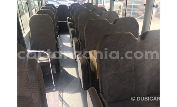 Nunua Imported Toyota Coaster Nyeupe Gari ndani ya Import - Dubai nchini Arusha Nunua Imported Toyota Coaster Nyeupe Gari ndani ya Import - Dubai nchini Arusha