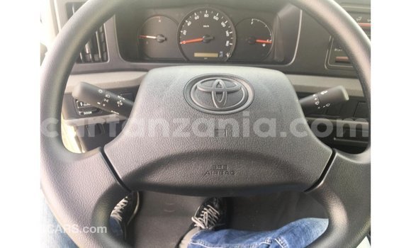 Nunua Imported Toyota Coaster Nyeupe Gari ndani ya Import - Dubai nchini Arusha Nunua Imported Toyota Coaster Nyeupe Gari ndani ya Import - Dubai nchini Arusha