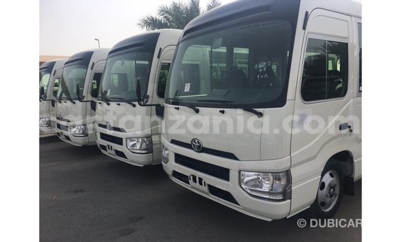 Nunua Imported Toyota Coaster Nyeupe Gari ndani ya Import - Dubai nchini Arusha Nunua Imported Toyota Coaster Nyeupe Gari ndani ya Import - Dubai nchini Arusha