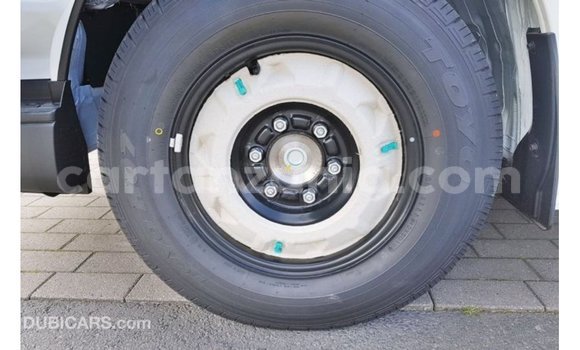 Nunua Imported Toyota Hiace Nyeupe Gari ndani ya Import - Dubai nchini Arusha Nunua Imported Toyota Hiace Nyeupe Gari ndani ya Import - Dubai nchini Arusha