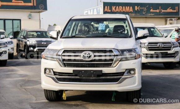 Nunua Imported Toyota Land Cruiser Nyeupe Gari ndani ya Import - Dubai nchini Arusha Nunua Imported Toyota Land Cruiser Nyeupe Gari ndani ya Import - Dubai nchini Arusha