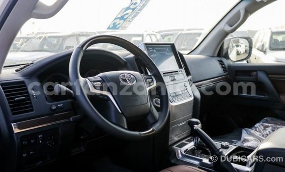 Nunua Imported Toyota Land Cruiser Nyeupe Gari ndani ya Import - Dubai nchini Arusha Nunua Imported Toyota Land Cruiser Nyeupe Gari ndani ya Import - Dubai nchini Arusha