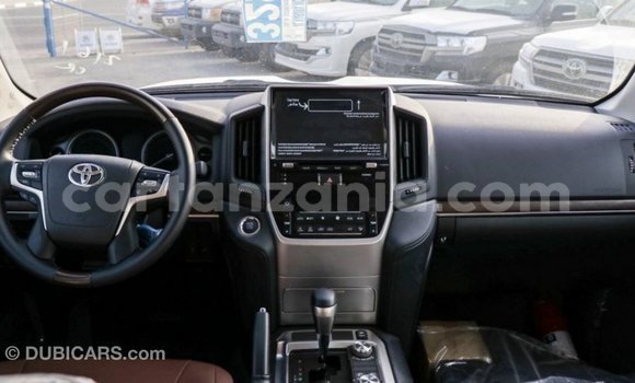 Nunua Imported Toyota Land Cruiser Nyeupe Gari ndani ya Import - Dubai nchini Arusha Nunua Imported Toyota Land Cruiser Nyeupe Gari ndani ya Import - Dubai nchini Arusha