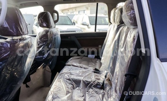 Nunua Imported Toyota Land Cruiser Nyeupe Gari ndani ya Import - Dubai nchini Arusha Nunua Imported Toyota Land Cruiser Nyeupe Gari ndani ya Import - Dubai nchini Arusha