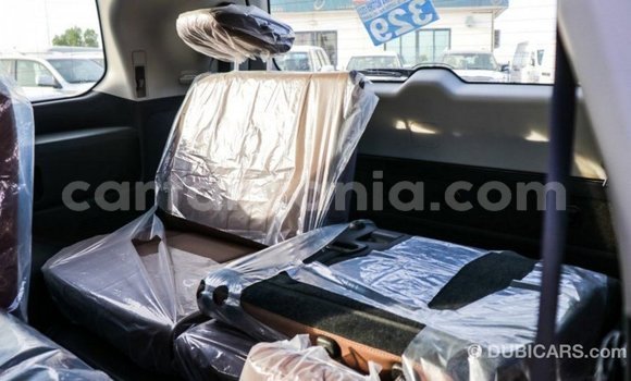 Nunua Imported Toyota Land Cruiser Nyeupe Gari ndani ya Import - Dubai nchini Arusha Nunua Imported Toyota Land Cruiser Nyeupe Gari ndani ya Import - Dubai nchini Arusha