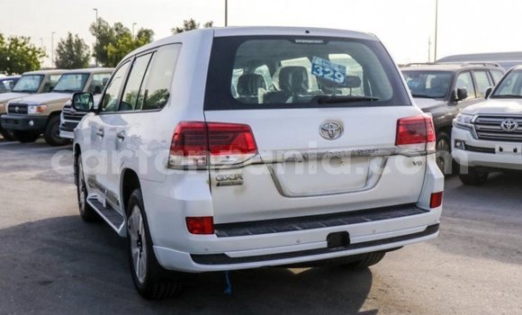 Nunua Imported Toyota Land Cruiser Nyeupe Gari ndani ya Import - Dubai nchini Arusha Nunua Imported Toyota Land Cruiser Nyeupe Gari ndani ya Import - Dubai nchini Arusha