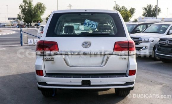 Nunua Imported Toyota Land Cruiser Nyeupe Gari ndani ya Import - Dubai nchini Arusha Nunua Imported Toyota Land Cruiser Nyeupe Gari ndani ya Import - Dubai nchini Arusha