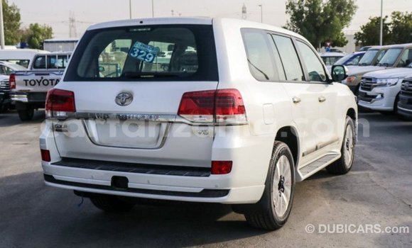 Nunua Imported Toyota Land Cruiser Nyeupe Gari ndani ya Import - Dubai nchini Arusha Nunua Imported Toyota Land Cruiser Nyeupe Gari ndani ya Import - Dubai nchini Arusha