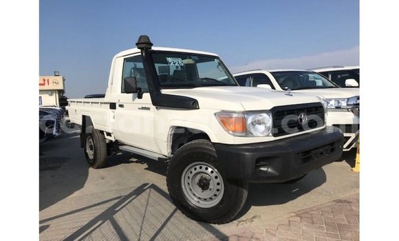 Nunua Imported Toyota Land Cruiser Nyeupe Gari ndani ya Import - Dubai nchini Arusha Nunua Imported Toyota Land Cruiser Nyeupe Gari ndani ya Import - Dubai nchini Arusha