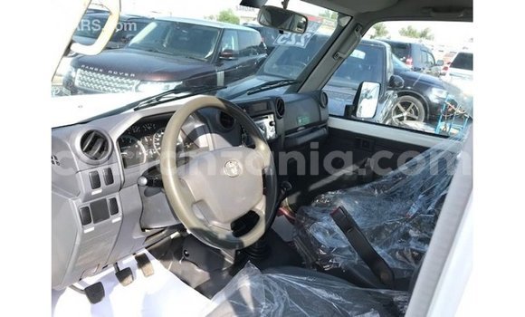Nunua Imported Toyota Land Cruiser Nyeupe Gari ndani ya Import - Dubai nchini Arusha Nunua Imported Toyota Land Cruiser Nyeupe Gari ndani ya Import - Dubai nchini Arusha
