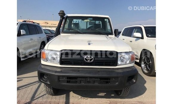 Nunua Imported Toyota Land Cruiser Nyeupe Gari ndani ya Import - Dubai nchini Arusha Nunua Imported Toyota Land Cruiser Nyeupe Gari ndani ya Import - Dubai nchini Arusha