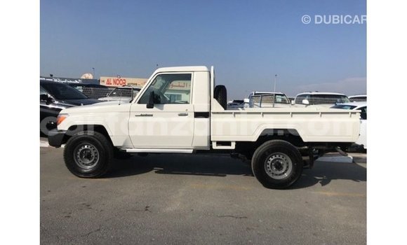 Nunua Imported Toyota Land Cruiser Nyeupe Gari ndani ya Import - Dubai nchini Arusha Nunua Imported Toyota Land Cruiser Nyeupe Gari ndani ya Import - Dubai nchini Arusha