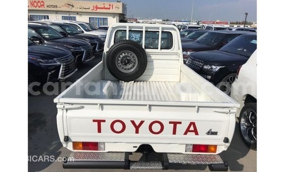 Nunua Imported Toyota Land Cruiser Nyeupe Gari ndani ya Import - Dubai nchini Arusha Nunua Imported Toyota Land Cruiser Nyeupe Gari ndani ya Import - Dubai nchini Arusha