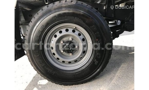 Nunua Imported Toyota Land Cruiser Nyeupe Gari ndani ya Import - Dubai nchini Arusha Nunua Imported Toyota Land Cruiser Nyeupe Gari ndani ya Import - Dubai nchini Arusha