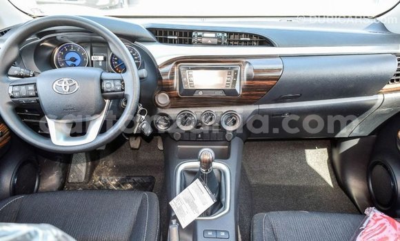 Nunua Imported Toyota Hilux Nyeupe Gari ndani ya Import - Dubai nchini Arusha Nunua Imported Toyota Hilux Nyeupe Gari ndani ya Import - Dubai nchini Arusha