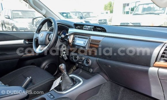 Nunua Imported Toyota Hilux Nyeupe Gari ndani ya Import - Dubai nchini Arusha Nunua Imported Toyota Hilux Nyeupe Gari ndani ya Import - Dubai nchini Arusha