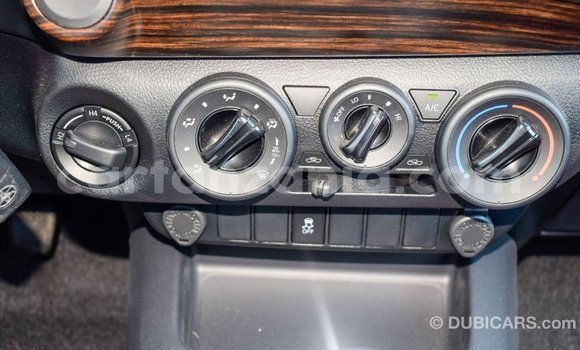 Nunua Imported Toyota Hilux Nyeupe Gari ndani ya Import - Dubai nchini Arusha Nunua Imported Toyota Hilux Nyeupe Gari ndani ya Import - Dubai nchini Arusha