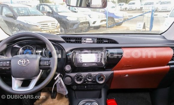 Nunua Imported Toyota Hilux Nyeupe Gari ndani ya Import - Dubai nchini Arusha Nunua Imported Toyota Hilux Nyeupe Gari ndani ya Import - Dubai nchini Arusha