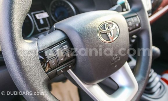 Nunua Imported Toyota Hilux Nyeupe Gari ndani ya Import - Dubai nchini Arusha Nunua Imported Toyota Hilux Nyeupe Gari ndani ya Import - Dubai nchini Arusha