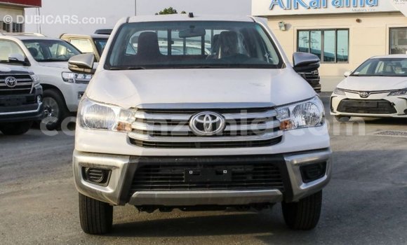 Nunua Imported Toyota Hilux Nyeupe Gari ndani ya Import - Dubai nchini Arusha Nunua Imported Toyota Hilux Nyeupe Gari ndani ya Import - Dubai nchini Arusha