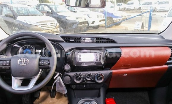 Nunua Imported Toyota Hilux Nyeupe Gari ndani ya Import - Dubai nchini Arusha Nunua Imported Toyota Hilux Nyeupe Gari ndani ya Import - Dubai nchini Arusha