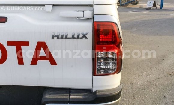 Nunua Imported Toyota Hilux Nyeupe Gari ndani ya Import - Dubai nchini Arusha Nunua Imported Toyota Hilux Nyeupe Gari ndani ya Import - Dubai nchini Arusha