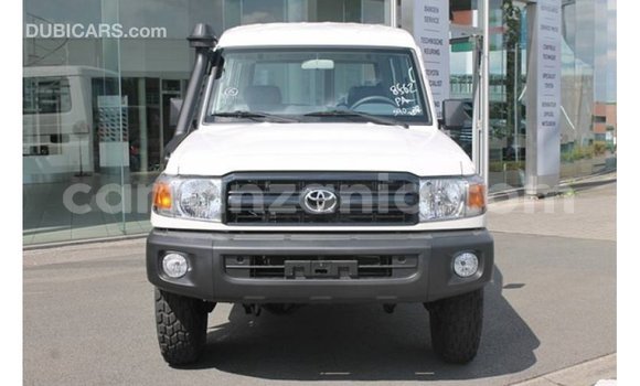 Nunua Imported Toyota Land Cruiser Nyeupe Gari ndani ya Import - Dubai nchini Arusha Nunua Imported Toyota Land Cruiser Nyeupe Gari ndani ya Import - Dubai nchini Arusha