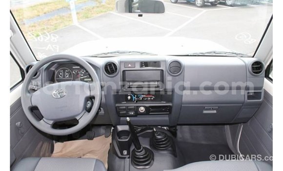Nunua Imported Toyota Land Cruiser Nyeupe Gari ndani ya Import - Dubai nchini Arusha Nunua Imported Toyota Land Cruiser Nyeupe Gari ndani ya Import - Dubai nchini Arusha
