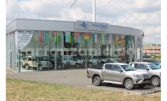 Nunua Imported Toyota Land Cruiser Nyeupe Gari ndani ya Import - Dubai nchini Arusha Nunua Imported Toyota Land Cruiser Nyeupe Gari ndani ya Import - Dubai nchini Arusha