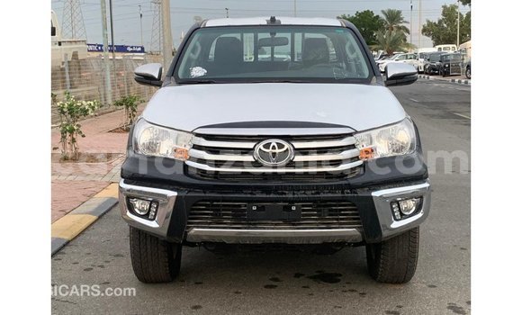 Nunua Imported Toyota Hilux Nyeusi Gari ndani ya Import - Dubai nchini Arusha Nunua Imported Toyota Hilux Nyeusi Gari ndani ya Import - Dubai nchini Arusha