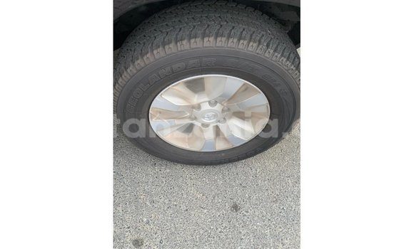 Nunua Imported Toyota Hilux Nyeusi Gari ndani ya Import - Dubai nchini Arusha Nunua Imported Toyota Hilux Nyeusi Gari ndani ya Import - Dubai nchini Arusha