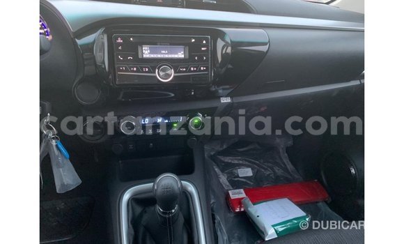 Nunua Imported Toyota Hilux Nyeusi Gari ndani ya Import - Dubai nchini Arusha Nunua Imported Toyota Hilux Nyeusi Gari ndani ya Import - Dubai nchini Arusha