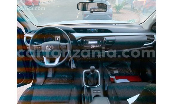 Nunua Imported Toyota Hilux Nyeusi Gari ndani ya Import - Dubai nchini Arusha Nunua Imported Toyota Hilux Nyeusi Gari ndani ya Import - Dubai nchini Arusha