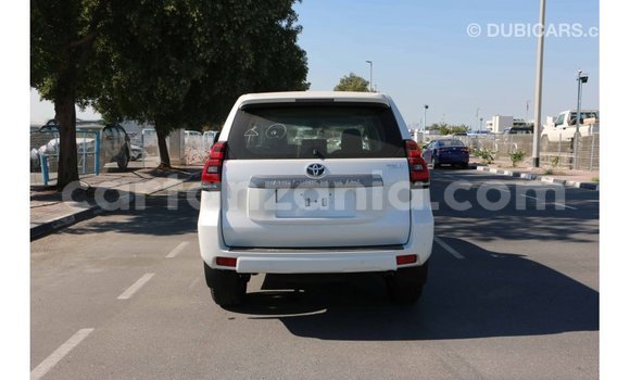 Nunua Imported Toyota Prado Nyeupe Gari ndani ya Import - Dubai nchini Arusha Nunua Imported Toyota Prado Nyeupe Gari ndani ya Import - Dubai nchini Arusha