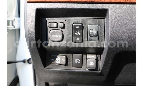 Nunua Imported Toyota Tundra Nyeupe Gari ndani ya Import - Dubai nchini Arusha Nunua Imported Toyota Tundra Nyeupe Gari ndani ya Import - Dubai nchini Arusha