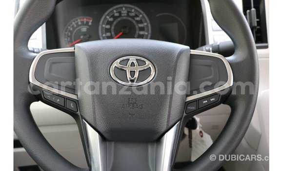 Nunua Imported Toyota Hiace Nyeupe Gari ndani ya Import - Dubai nchini Arusha Nunua Imported Toyota Hiace Nyeupe Gari ndani ya Import - Dubai nchini Arusha