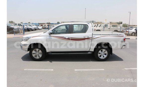 Nunua Imported Toyota Hilux Nyeupe Gari ndani ya Import - Dubai nchini Arusha Nunua Imported Toyota Hilux Nyeupe Gari ndani ya Import - Dubai nchini Arusha
