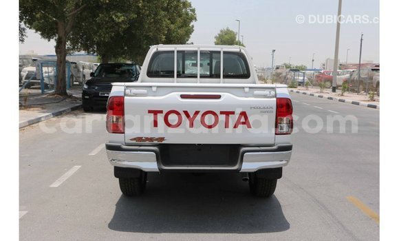 Nunua Imported Toyota Hilux Nyeupe Gari ndani ya Import - Dubai nchini Arusha Nunua Imported Toyota Hilux Nyeupe Gari ndani ya Import - Dubai nchini Arusha