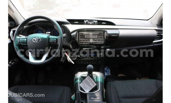 Nunua Imported Toyota Hilux Nyeupe Gari ndani ya Import - Dubai nchini Arusha Nunua Imported Toyota Hilux Nyeupe Gari ndani ya Import - Dubai nchini Arusha