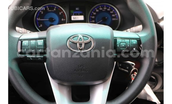 Nunua Imported Toyota Hilux Nyeupe Gari ndani ya Import - Dubai nchini Arusha Nunua Imported Toyota Hilux Nyeupe Gari ndani ya Import - Dubai nchini Arusha
