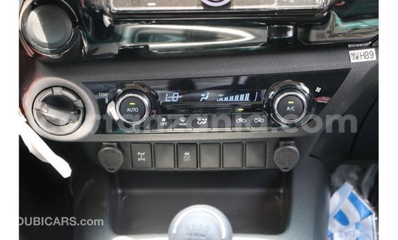 Nunua Imported Toyota Hilux Nyeupe Gari ndani ya Import - Dubai nchini Arusha Nunua Imported Toyota Hilux Nyeupe Gari ndani ya Import - Dubai nchini Arusha