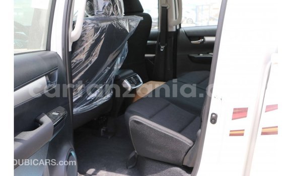 Nunua Imported Toyota Hilux Nyeupe Gari ndani ya Import - Dubai nchini Arusha Nunua Imported Toyota Hilux Nyeupe Gari ndani ya Import - Dubai nchini Arusha