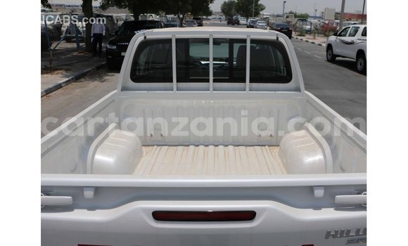 Nunua Imported Toyota Hilux Nyeupe Gari ndani ya Import - Dubai nchini Arusha Nunua Imported Toyota Hilux Nyeupe Gari ndani ya Import - Dubai nchini Arusha