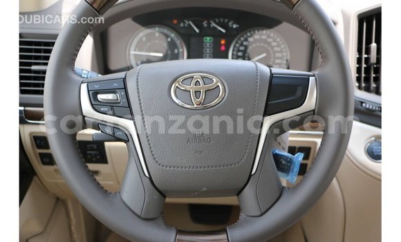 Buy Import Toyota Land Cruiser White Car in Import - Dubai in Arusha Buy Import Toyota Land Cruiser White Car in Import - Dubai in Arusha