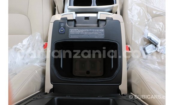 Buy Import Toyota Land Cruiser White Car in Import - Dubai in Arusha Buy Import Toyota Land Cruiser White Car in Import - Dubai in Arusha
