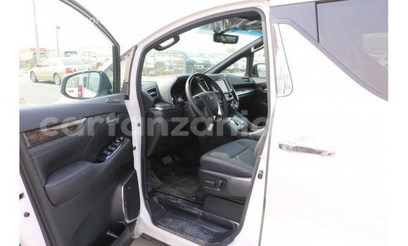 Nunua Imported Toyota Alphard Nyeupe Gari ndani ya Import - Dubai nchini Arusha Nunua Imported Toyota Alphard Nyeupe Gari ndani ya Import - Dubai nchini Arusha