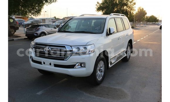 Nunua Imported Toyota Land Cruiser Nyeupe Gari ndani ya Import - Dubai nchini Arusha Nunua Imported Toyota Land Cruiser Nyeupe Gari ndani ya Import - Dubai nchini Arusha